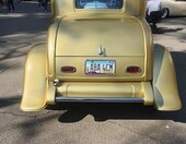 Złoty Ford 5-window coupe z 1932 roku – Deuce w metalicznym złocie z przodu i z tyłu – zdjęcie 2