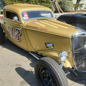 Złoty Ford coupe z 1934 roku z numerem 413 – hot rod w stylu wyścigowego coupe z jezior solnych