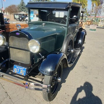 Ciemnozielony Ford Model A pickup z 1930 roku – przedwojenna ciężarówka w stanie fabrycznym