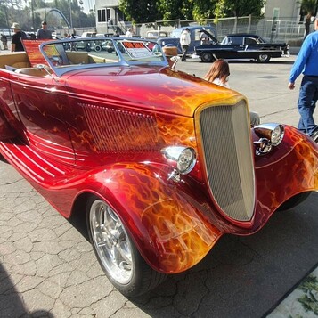 Ford roadster z 1933 roku w „true fire” – realistyczne płomienie na całym nadwoziu