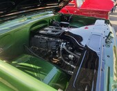 Zielony Chevrolet C10 Cheyenne z 1978 roku z otwartą maską – square body na polerowanych felgach – zdjęcie 2