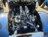 Granatowy Ford Deluxe coupe z 1940 roku z ghost flames i wtryskiem Hilborn – osiem trąb pod otwartą maską – zdjęcie 2