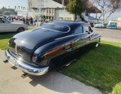Czarny Mercury z 1950 roku chopped – lśniący lead sled z przodu i z tyłu na białych ściankach – zdjęcie 2