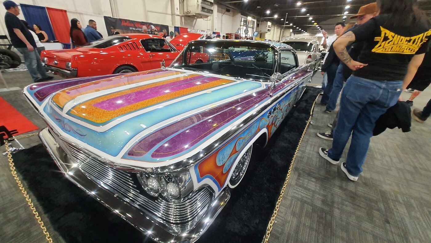 Chevrolet Impala z 1960 roku lowrider w metalflake – panele, pasy i koronka w kilkunastu kolorach