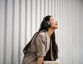 Bezprzewodowe słuchawki Sennheiser MOMENTUM 4 (stan nowy) – zdjęcie 2