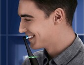 Elektryczna szczoteczka do zębów z etui Oral-B (stan nowy) – zdjęcie 5