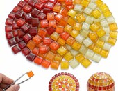 Kamienie mozaikowe szklane 1 kg, kwadratowe 1x1 cm, czerwony mix – zdjęcie 1