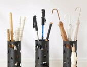 SONGMICS Stojak na parasole metalowy 17x41 cm, czarny, z tacką – zdjęcie 3