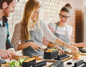Virklyee zestaw do sushi 17 el. - formy, mata bambusowa, pałeczki, czarny – zdjęcie 4