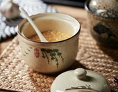 TuYines cukiernica ceramiczna 400 ml z pokrywką i łyżeczką – zdjęcie 2