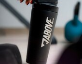 ABOVE. Shaker Białkowy Inox 750 ml - stalowa butelka izolowana, czarna – zdjęcie 5