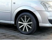Goodyear Memphis Carbon 16 cali - kołpaki ozdobne do kół, zestaw 4 szt., czarno-srebrne – zdjęcie 5