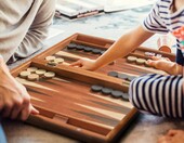 Tryktrak (backgammon) drewniany z intarsją 33 cm - Yellow Mountain Imports – zdjęcie 2