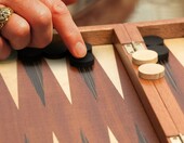 Tryktrak (backgammon) drewniany z intarsją 33 cm - Yellow Mountain Imports – zdjęcie 4