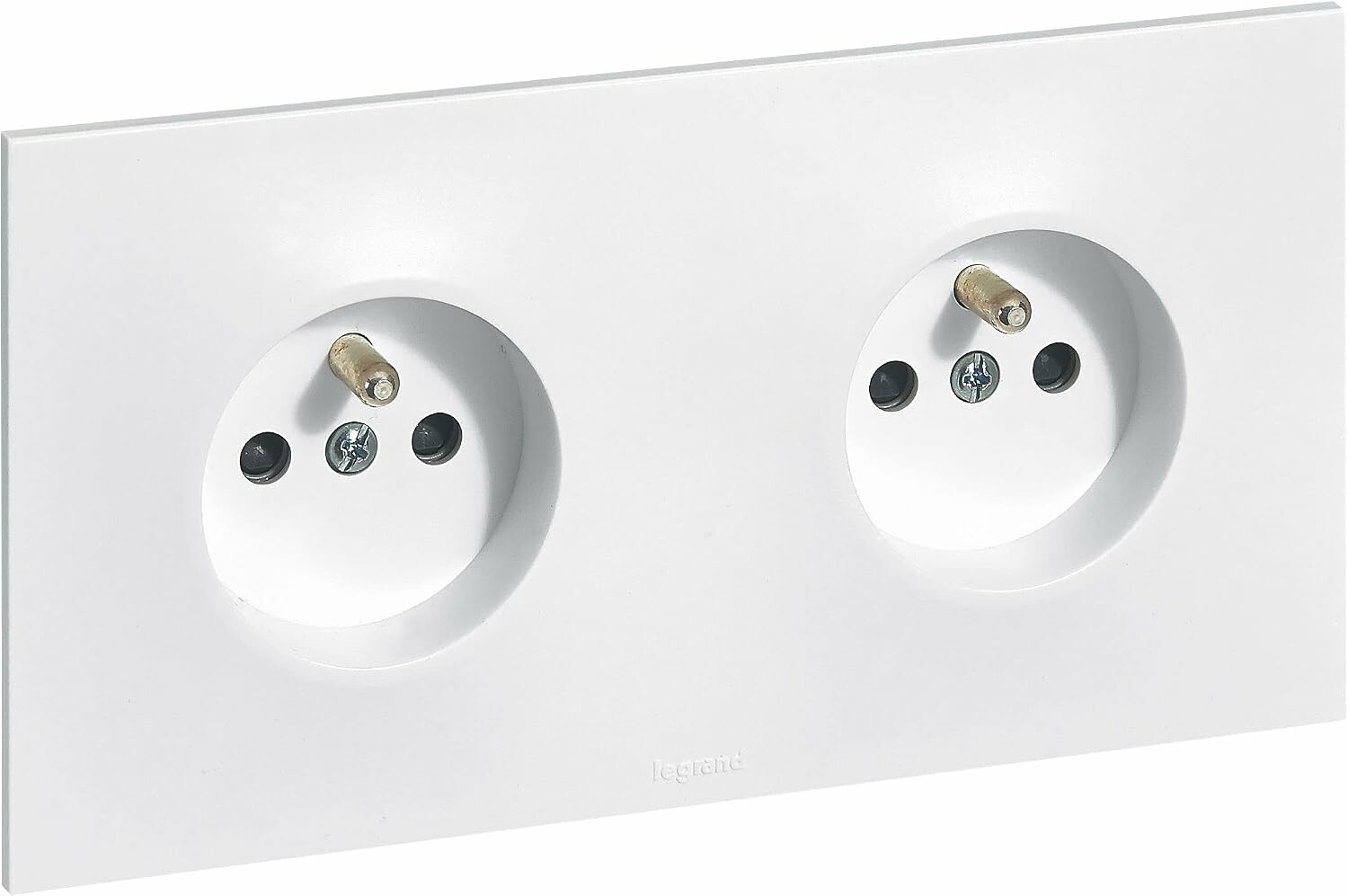 Legrand Neptune – podwójne gniazdko elektryczne z uziemieniem, białe
