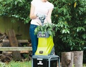 Ryobi RSH2545B – elektryczny rozdrabniacz do gałęzi 2500 W, gałęzie do 45 mm – zdjęcie 2