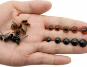 Oczka szklane do filcowania igłowego 140 szt., 6-10 mm – bursztynowe i czarne – zdjęcie 5