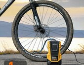 AstroAI ACAC3666YE – kompresor samochodowy 12 V i 230 V, 10,3 bara, żółty – zdjęcie 4