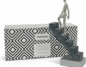 FeinKnick Top of the Rock – rzeźba motywacyjna z żywicy marmurowej, 30 cm – zdjęcie 5