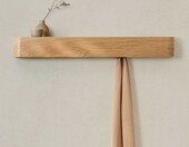 KAZAI. Toke – wieszak ścienny z 8 haczykami, fornirowany panel dębowy 82 cm – zdjęcie 1