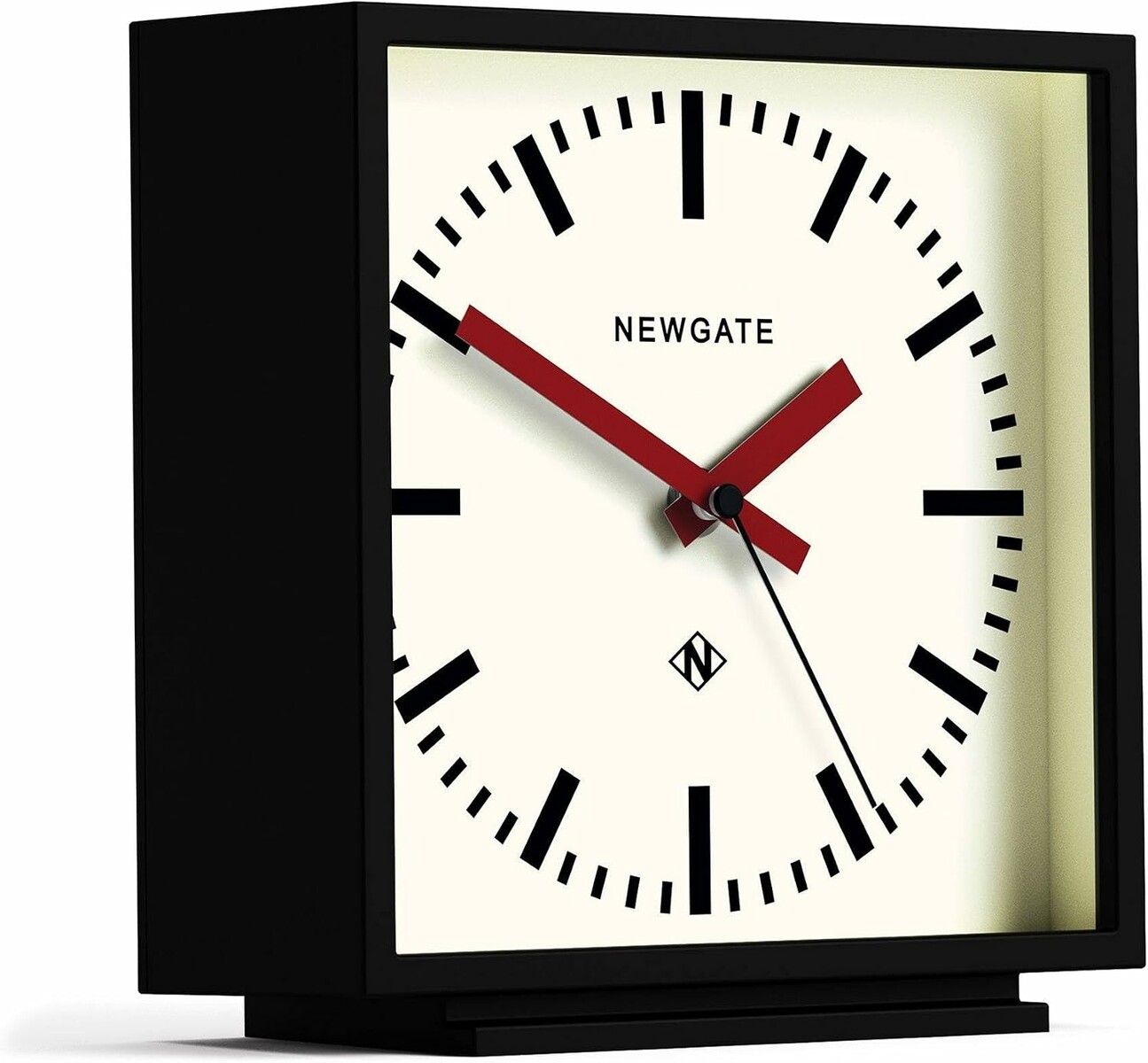 Newgate Amp – cichy zegar kominkowy w stylu stacji kolejowej, czarny z czerwonym
