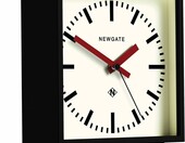 Newgate Amp – cichy zegar kominkowy w stylu stacji kolejowej, czarny z czerwonym – zdjęcie 1