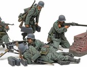 TAMIYA 35386 – zestaw 5 figurek niemieckich żołnierzy z karabinem maszynowym, skala 1:35 – zdjęcie 2