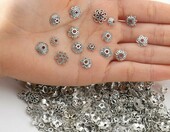 HERZWILD przekładki metalowe i czapeczki do koralików, 200 g (ok. 900 szt.) – zdjęcie 2