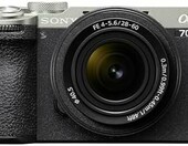 Pełnoklatkowy bezlusterkowiec Sony Alpha 7C II (stan nowy) – zdjęcie 2