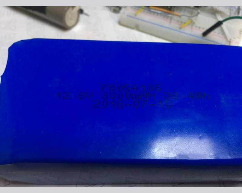 Duża bateria F8054106 12 x 8V 3000mAh 38 x 4Wh (używany)