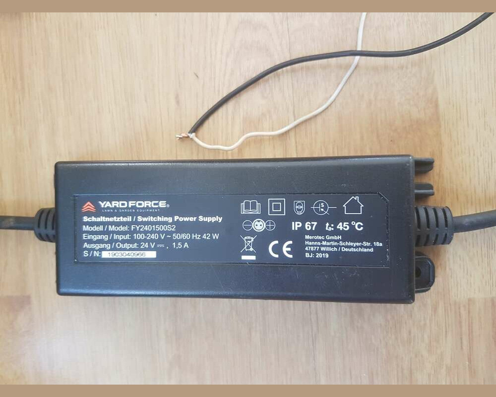 Yard Force Amiro 400 – zasilacz do robota (używany)