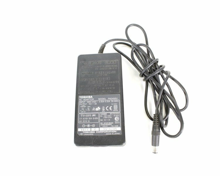 Toshiba PA2450U 15V 3A 45W – zasilacz sieciowy (używany)