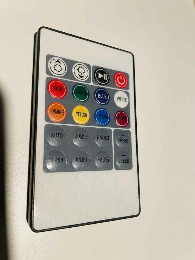 Pilot LED RGB zdalnie sterowany do taśmy (ogłoszenie)