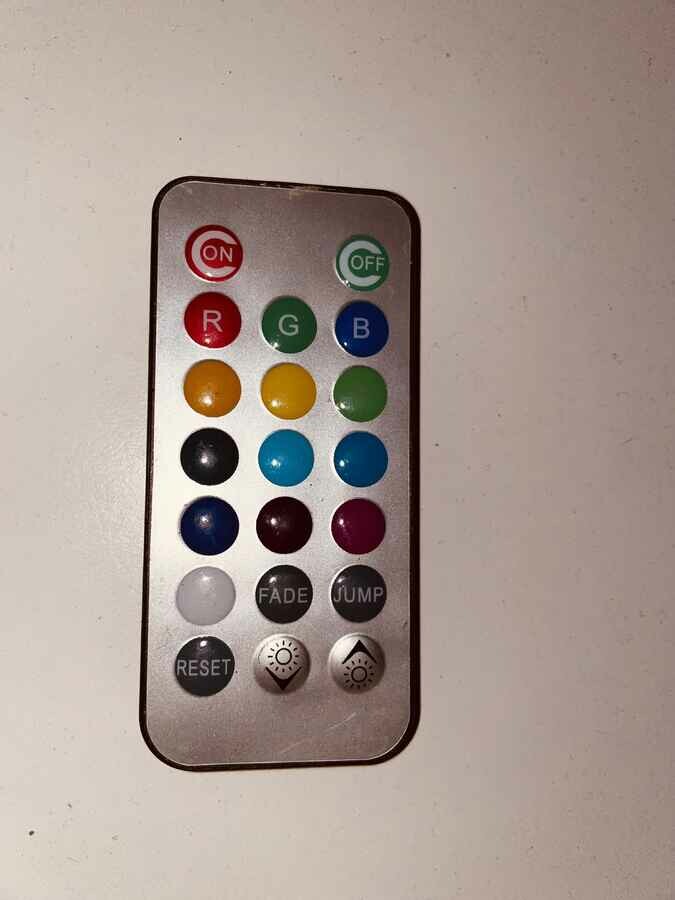 Pilot zdalnie sterowany do taśmy RGB LED FADE (ogłoszenie)