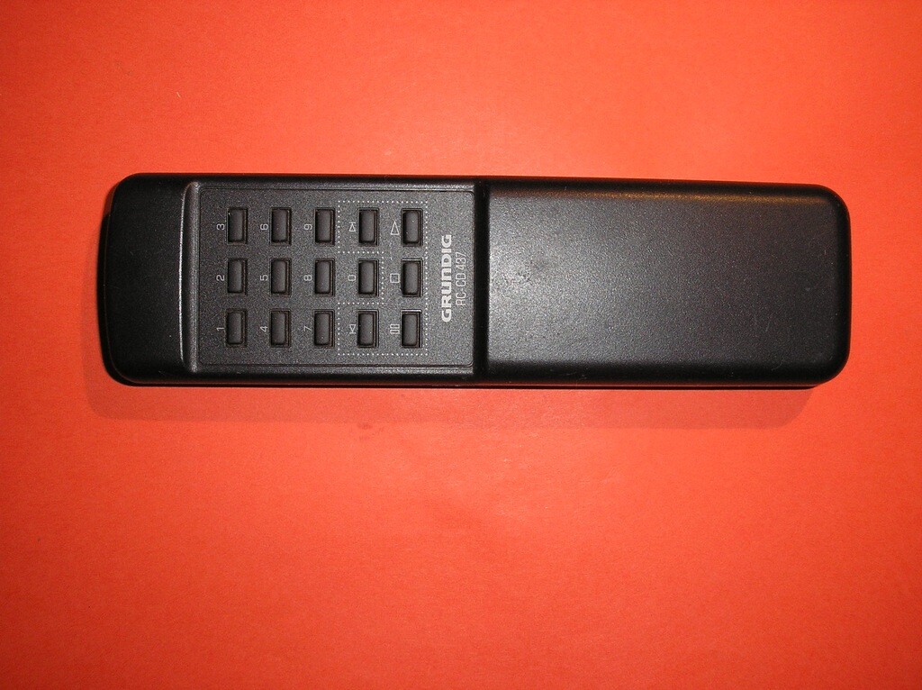 Grundig RC-CD 437 – pilot do wzmacniacza – stan: używany