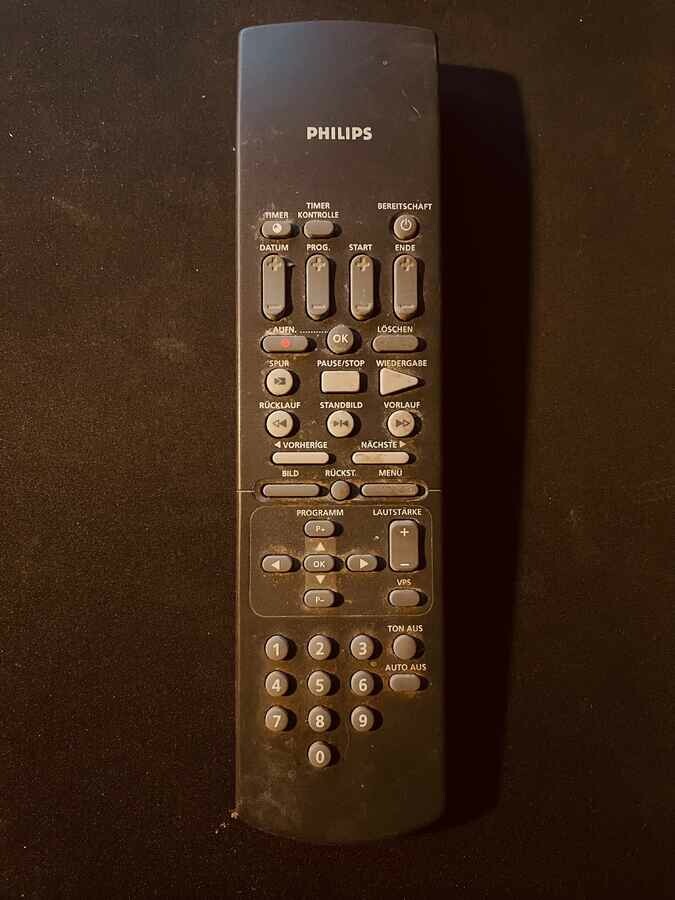 Philips – pilot do telewizora, czarny – stan: używany