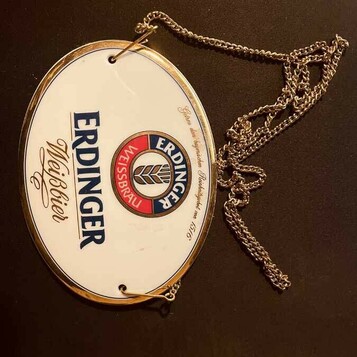 Erdinger – szyld piwa, na łańcuchu – stan: używany