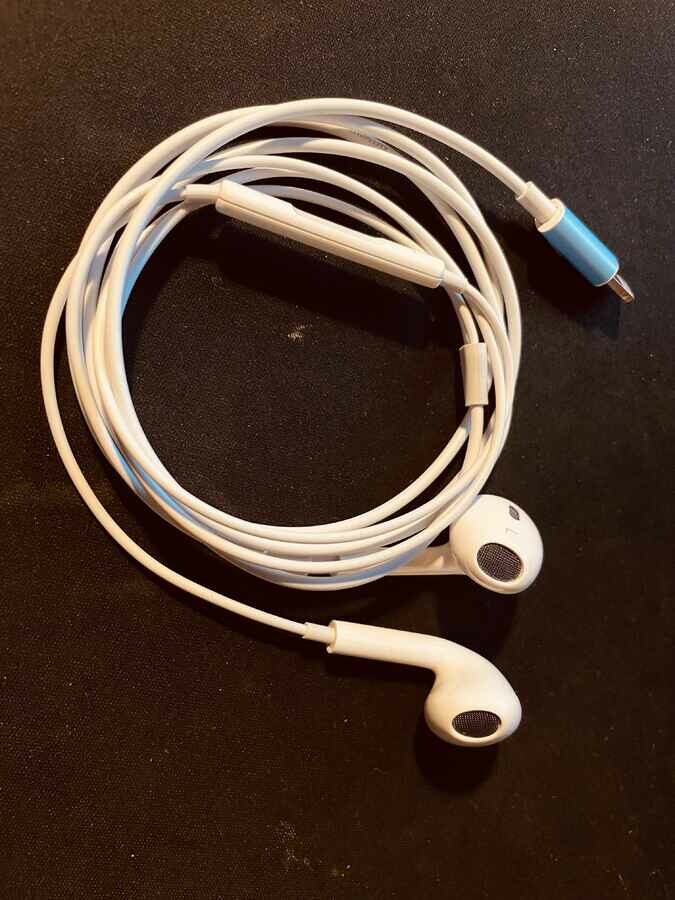 Przewodowe słuchawki douszne AirPods iPhone (stan nowy)