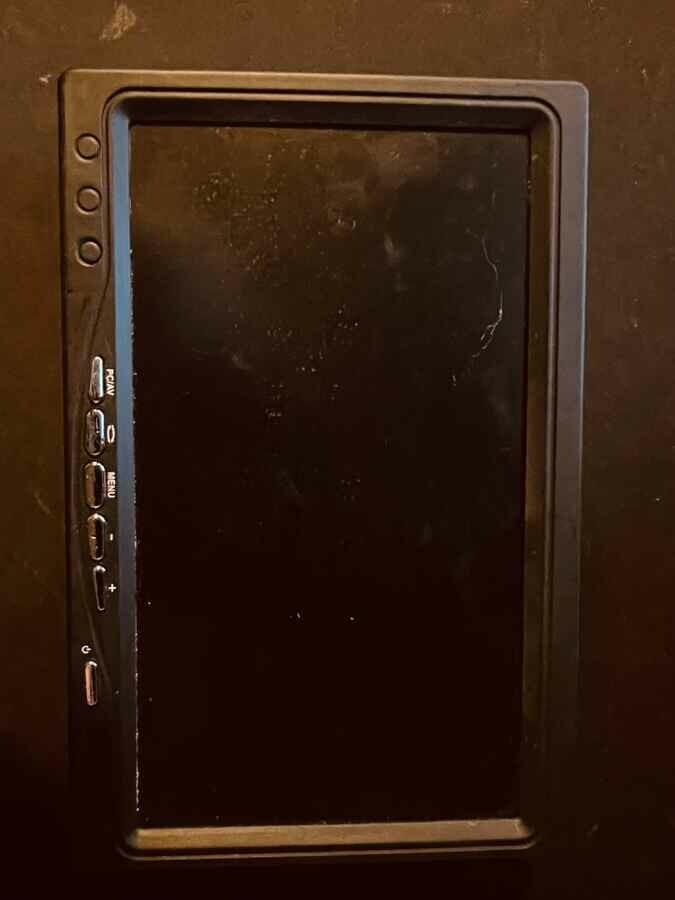 Mobilny samochodowy wyświetlacz monitor 7″ LCD (używany)