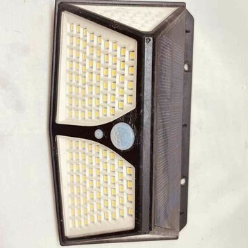 Solarna lampa LED z czujnikiem ruchu i włącznikiem (używany)