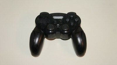 Bezprzewodowy pad JOYTECH do PlayStation PS2 – stan: używany