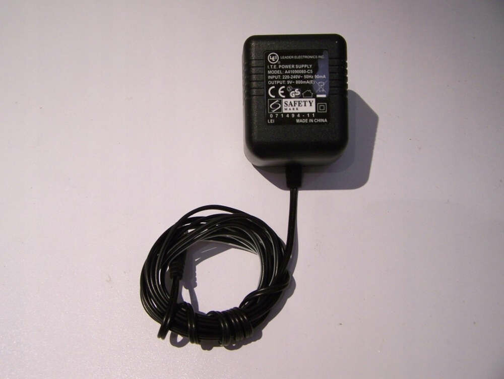 Zasilacz sieciowy LEI A41090080-C5 9V 800mA (stan nowy)
