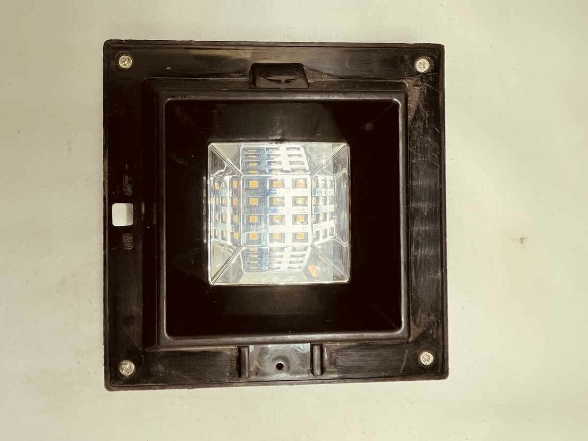 Lampa lampa solarna LED kwadratowa szybki montaż (używany)