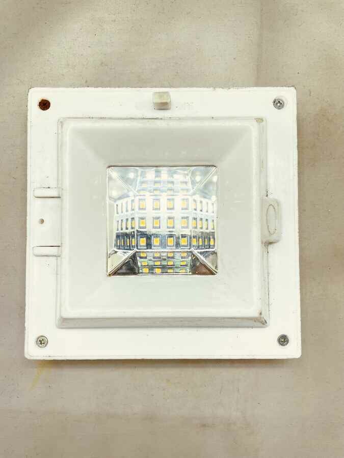 Lampa lampa solarna LED kwadratowa szybki montaż (stan nowy)