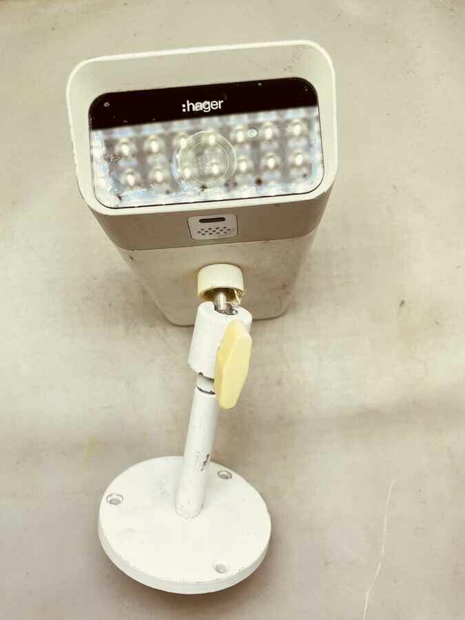 Kamera na zewnątrz LED hager na uchwycie – stan: używany