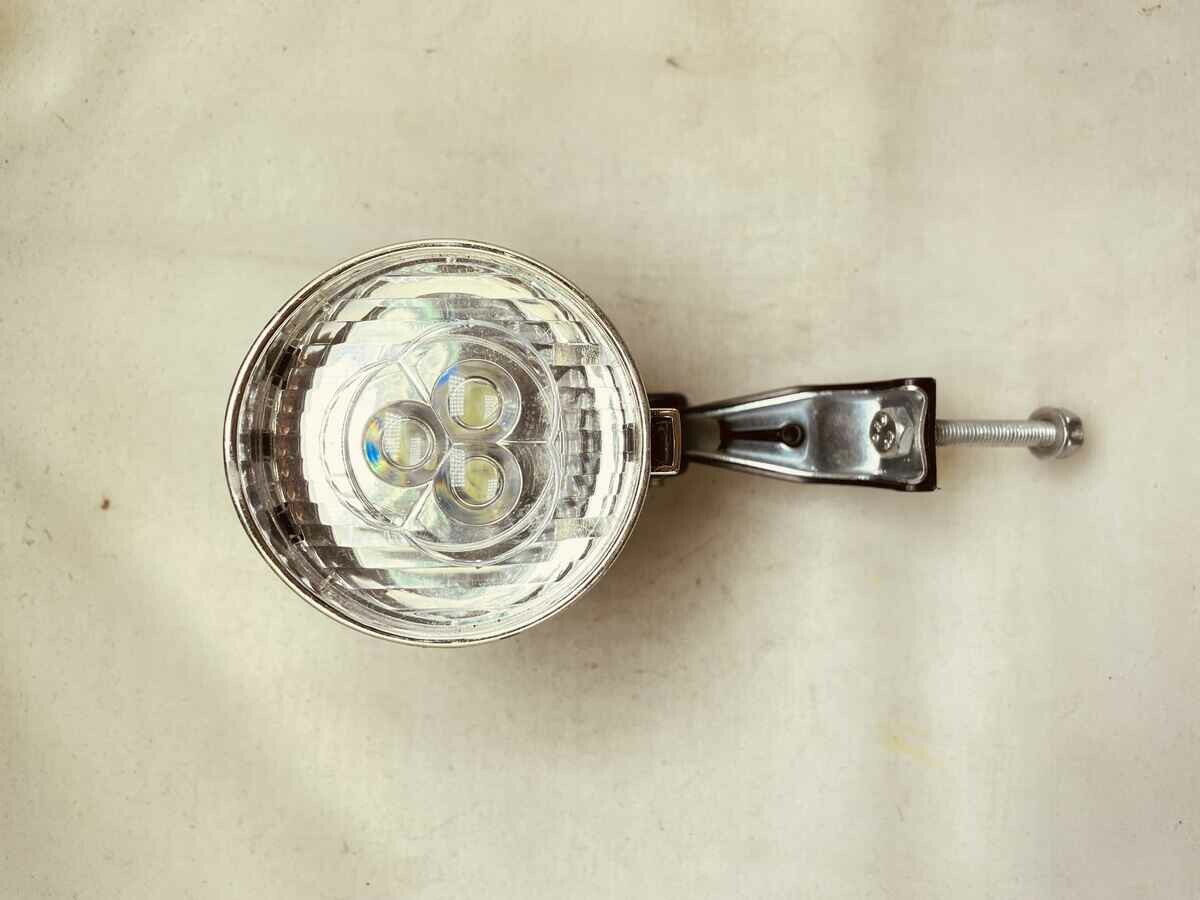 Lampa rowerowa przednia LED do zamontowania – ogłoszenie