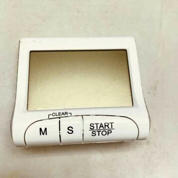 Mini mały budzik alarm mobilny z podpórką magnes (używany)