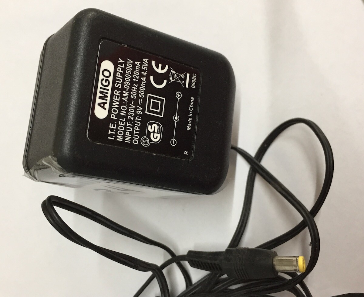 Zasilacz sieciowy Amigo 9V 500mAh AM-0900500V, stan: używany