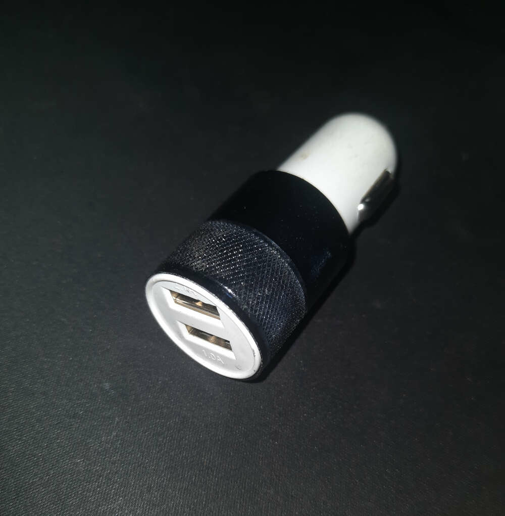 Ładowarka samochodowa 2-porty USB 5V 2.1A, stan: używany