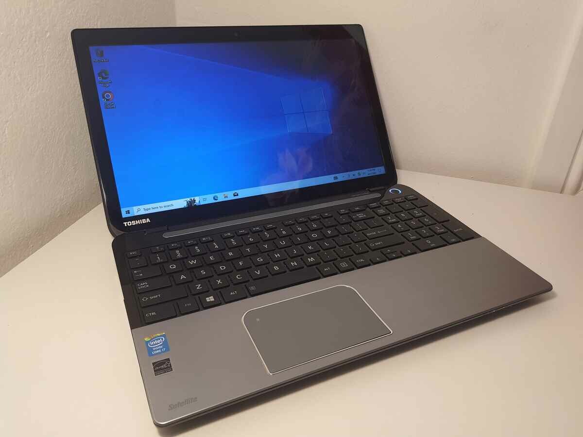 Toshiba Satellite – touchscreen notebook, stan: nowy